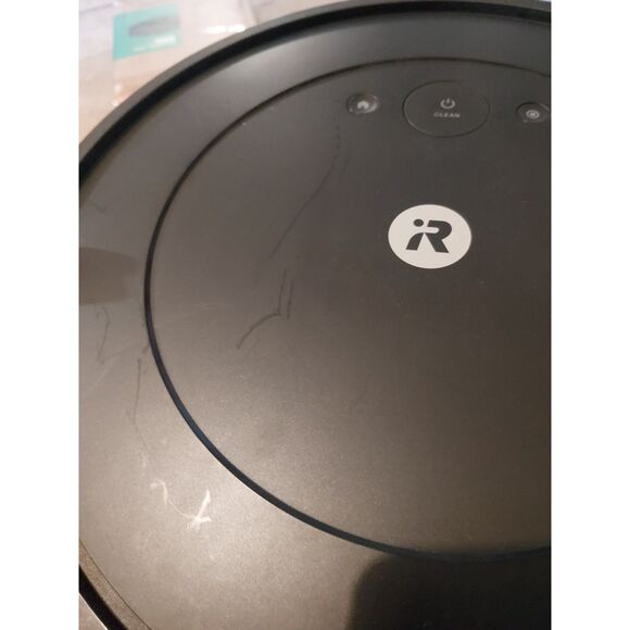 Roomba Vac Essential Q012020 FOR PARTS. NOT WORKING - Picture 5 of 6
